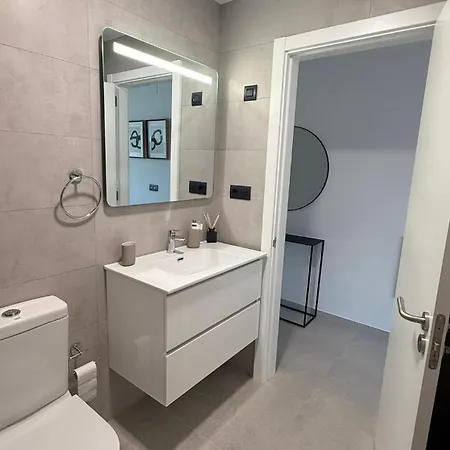 New Spacious 2 Bedroom In Canteras With 2 Bathrooms Wifi Air Conditioning And Parking Apartmán