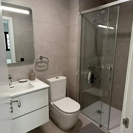 New Spacious 2 Bedroom In Canteras With 2 Bathrooms Wifi Air Conditioning And Parking * 라스팔마스